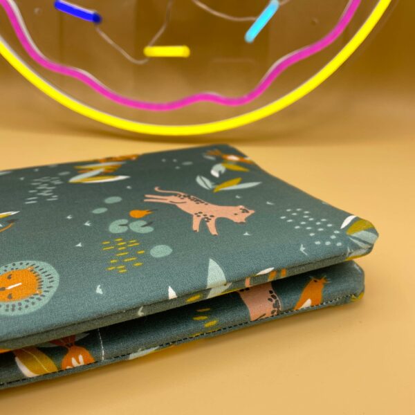couverture protège carnet de santé lions